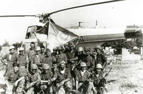 Lt Noel Carey & No 3 Platoon with UN helicopter which landed on their positions during the Battle of Jadotville